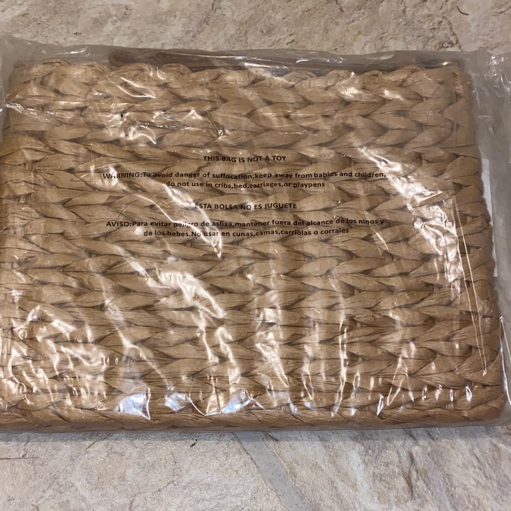 Time and Tru Woven NWT Tan Wristlet with Colorful “beach” Detail - Picture 4 of 4